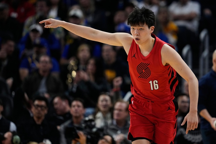 乐鱼电脑版官网-拓记：杨瀚森在G联赛和NBA都越来越适应了 对位亚当斯是宝贵经验