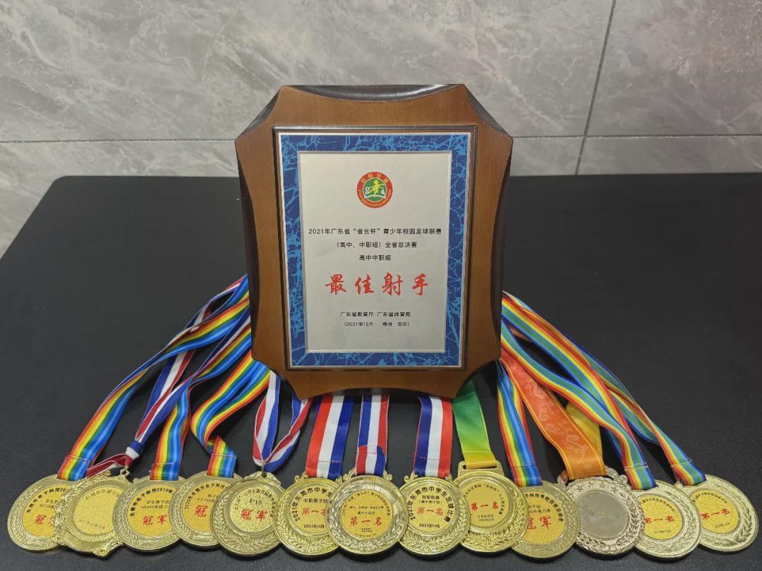 乐鱼体育登录-从校园到粤超赛场 叶俊豪踏绿茵逐荣光